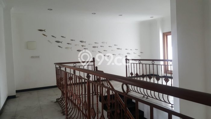 Rumah Mewah LB 400m2 Siap Huni Desain Elegan di Permata Buana, Jakarta Barat Rumah Mewah LB 400m2 Siap Huni Desain Elegan di Permata Buana, Jakarta Barat