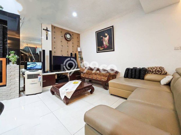 For Sale! Luxury House LT 230m2 Desain Modern di Permata Buana For Sale! Luxury House LT 230m2 Desain Modern di Permata Buana