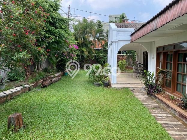 Rumah di Kemang, 4 KM, Area Tenang Rumah di Kemang, 4 KM, Area Tenang