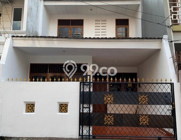 Rumah area Tomang, Akses ke Stasiun, 4 KT, Luas 90m² LB 144m² Rumah area Tomang, Akses ke Stasiun, 4 KT, Luas 90m² LB 144m²