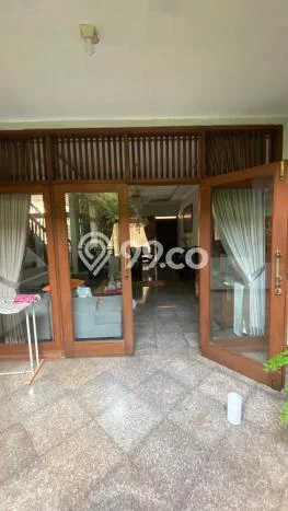 Ready to Use! Luxury House LT 360m2 Desain Modern di Senayan Ready to Use! Luxury House LT 360m2 Desain Modern di Senayan