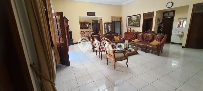 Dijual Rumah Mewah Megah Dengan View Eksklusif di Manyar, Surabaya Dijual Rumah Mewah Megah Dengan View Eksklusif di Manyar, Surabaya