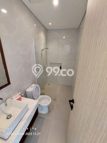Ready to Use! Luxury House LT 198m2 Desain Elegan di Dago Ready to Use! Luxury House LT 198m2 Desain Elegan di Dago