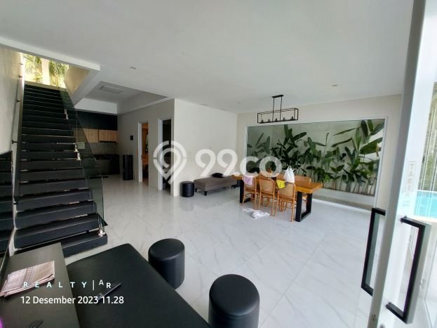 Ready to Use! Luxury House LT 198m2 Desain Elegan di Dago Ready to Use! Luxury House LT 198m2 Desain Elegan di Dago