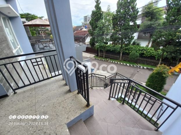 Jual Rumah Luas Elegan Dengan View Cantik di Setiabudi, Bandung Jual Rumah Luas Elegan Dengan View Cantik di Setiabudi, Bandung
