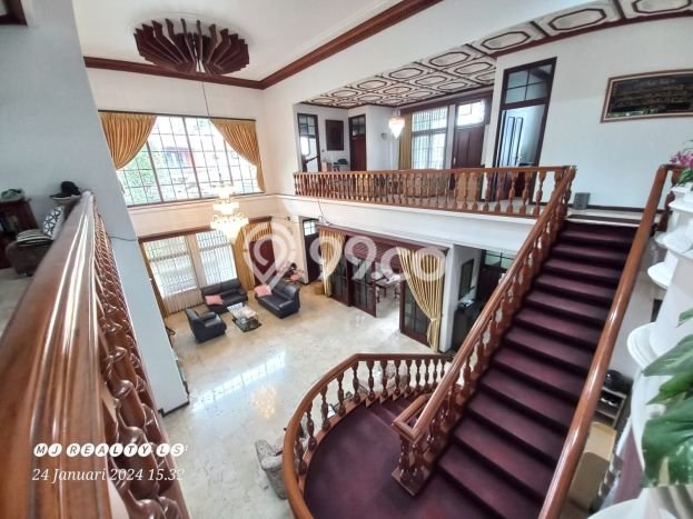 Rumah Elit Modern Tanpa Renovasi di Setiabudi Bandung Rumah Elit Modern Tanpa Renovasi di Setiabudi Bandung