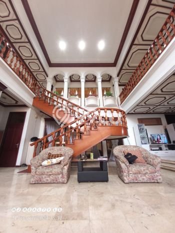 Rumah Elit Modern Tanpa Renovasi di Setiabudi Bandung Rumah Elit Modern Tanpa Renovasi di Setiabudi Bandung