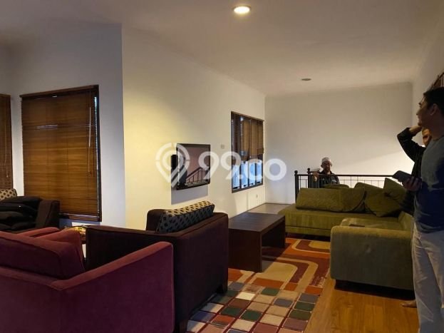 Rumah Elit LB 250m2 Siap Huni Desain Elegan di Cigadung, Bandung Rumah Elit LB 250m2 Siap Huni Desain Elegan di Cigadung, Bandung