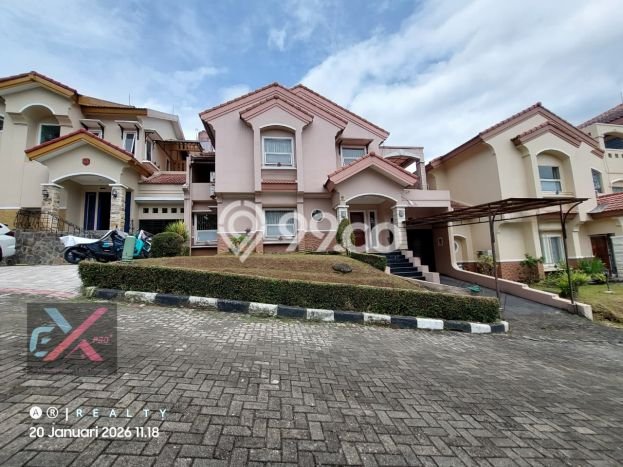 Rumah Elit LB 550m2 Siap Huni Desain Elegan di Tubagus Ismail, Bandung Rumah Elit LB 550m2 Siap Huni Desain Elegan di Tubagus Ismail, Bandung