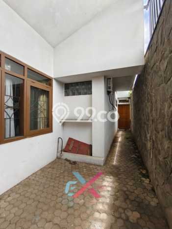 Rumah Elit Modern Tanpa Renovasi di Ciumbuleuit Bandung Rumah Elit Modern Tanpa Renovasi di Ciumbuleuit Bandung