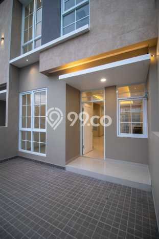 Rumah Strategis 4 Kamar Tidur dan 3 Kamar Mandi di Arcamanik, Dekat Pusat Kota, Bandung Rumah Strategis 4 Kamar Tidur dan 3 Kamar Mandi di Arcamanik, Dekat Pusat Kota, Bandung
