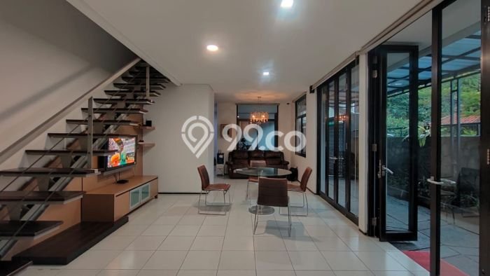Dijual Rumah Luas Elegan Dengan View Cantik di Dago, Bandung Dijual Rumah Luas Elegan Dengan View Cantik di Dago, Bandung