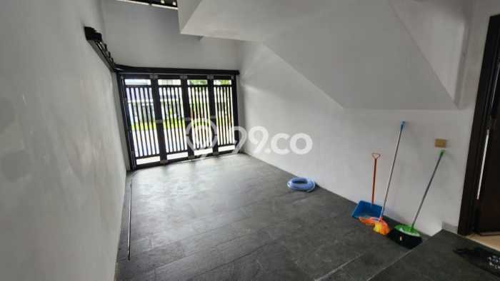 Rumah Mewah LB 200m2 Siap Pakai Desain Elegan di Sentul City, Bogor Rumah Mewah LB 200m2 Siap Pakai Desain Elegan di Sentul City, Bogor