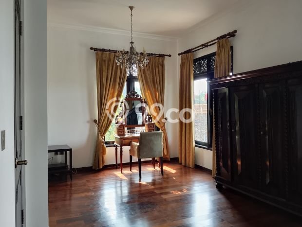 Ready to Use! Luxury House LT 1061m2 Desain Elegan di Sentul City Ready to Use! Luxury House LT 1061m2 Desain Elegan di Sentul City