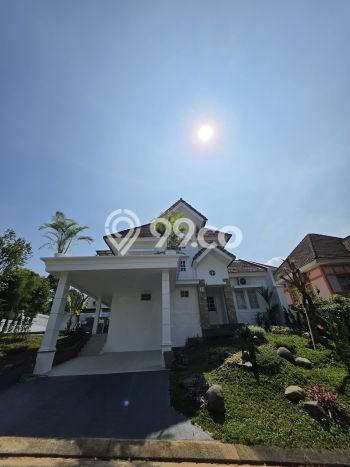 Rumah Elit LB 200m2 Siap Pakai Desain Elegan di Sentul City, Bogor Rumah Elit LB 200m2 Siap Pakai Desain Elegan di Sentul City, Bogor