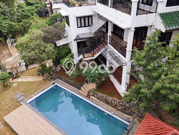 Ready to Use! Luxury House LT 1061m2 Desain Elegan di Sentul City Ready to Use! Luxury House LT 1061m2 Desain Elegan di Sentul City