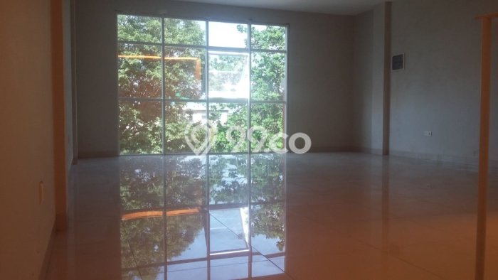 FOR SALE! Ruko di Kuta Badung, LT 186m2, LB 152m2 FOR SALE! Ruko di Kuta Badung, LT 186m2, LB 152m2