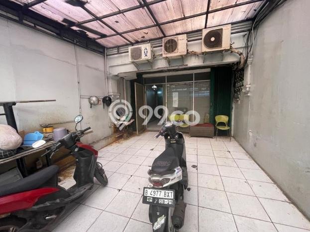 Rumah Kost untuk Dijual di Kebon Jeruk dengan 10 KT, 3 KM, Luas 150m2 Rumah Kost untuk Dijual di Kebon Jeruk dengan 10 KT, 3 KM, Luas 150m2