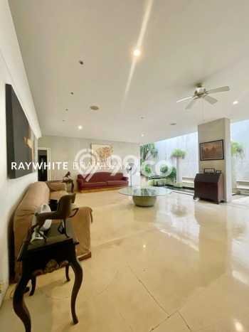 Dijual Rumah Luas Elegan Dengan View Cantik di Kemang, Jakarta Selatan Dijual Rumah Luas Elegan Dengan View Cantik di Kemang, Jakarta Selatan