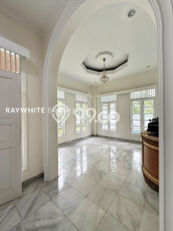 Rumah Elit LB 500m2 Siap Huni Desain Elegan di Mega Kuningan, Jakarta Selatan Rumah Elit LB 500m2 Siap Huni Desain Elegan di Mega Kuningan, Jakarta Selatan