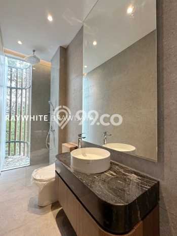 Jual Rumah Luas Elegan Dengan View Eksklusif di Kemang, Jakarta Selatan Jual Rumah Luas Elegan Dengan View Eksklusif di Kemang, Jakarta Selatan