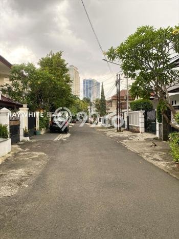 For Sale! Luxury House LT 181m2 Desain Modern di Gandaria For Sale! Luxury House LT 181m2 Desain Modern di Gandaria