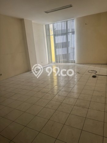 Unit Ruko Disewakan di Jembatan Besi di Area Ramai & Strategis Unit Ruko Disewakan di Jembatan Besi di Area Ramai & Strategis