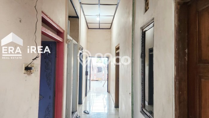 Dijual Segera Kost 10 Kamar, 8 Kamar Mandi di Jebres, Solo, Luas 100m2 Dijual Segera Kost 10 Kamar, 8 Kamar Mandi di Jebres, Solo, Luas 100m2