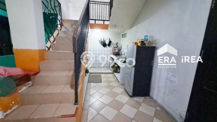 Dijual Segera Kost 17 Kamar, 18 Kamar Mandi di Kartasura, Sukoharjo, Luas 424m2 Dijual Segera Kost 17 Kamar, 18 Kamar Mandi di Kartasura, Sukoharjo, Luas 424m2