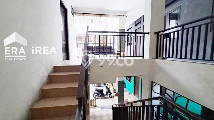 Dijual Segera Kost 17 Kamar, 18 Kamar Mandi di Kartasura, Sukoharjo, Luas 424m2 Dijual Segera Kost 17 Kamar, 18 Kamar Mandi di Kartasura, Sukoharjo, Luas 424m2