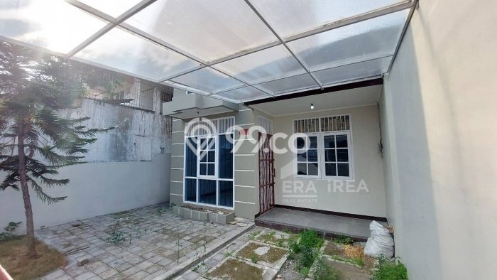 For Sale Rumah 2 Kamar Lokasi Ideal Bagus dan Strategis di Grogol For Sale Rumah 2 Kamar Lokasi Ideal Bagus dan Strategis di Grogol