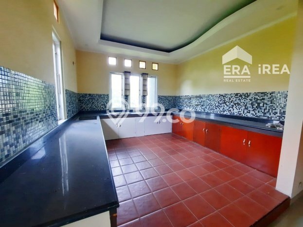 Dijual Rumah 4 Kamar Lokasi Ideal Bagus dan Strategis di Karangpandan Dijual Rumah 4 Kamar Lokasi Ideal Bagus dan Strategis di Karangpandan