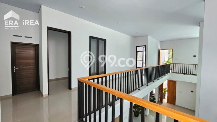 Rumah Eksklusif Siap Huni LT 227m2 di Manahan, Solo Rumah Eksklusif Siap Huni LT 227m2 di Manahan, Solo
