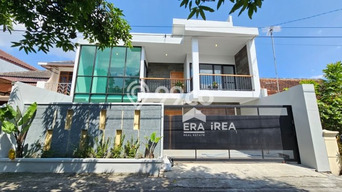 Rumah Eksklusif Siap Huni LT 227m2 di Manahan, Solo Rumah Eksklusif Siap Huni LT 227m2 di Manahan, Solo