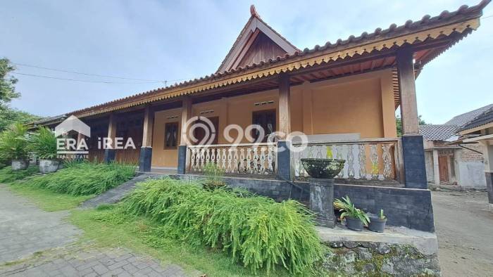 HARGA SPESIAL! Rumah di Ngaglik, Akses ke Fasilitas, 2 KM, Luas 410m² LB 400m² HARGA SPESIAL! Rumah di Ngaglik, Akses ke Fasilitas, 2 KM, Luas 410m² LB 400m²