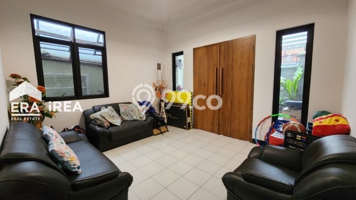 Dijual Cepat Rumah Favorit Siap Huni LB 308m2 di Banjarsari, Solo Dijual Cepat Rumah Favorit Siap Huni LB 308m2 di Banjarsari, Solo