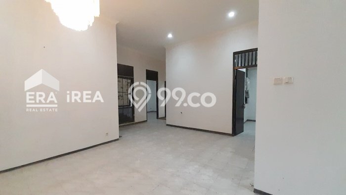 Dijual Rumah 3 Kamar Lokasi Ideal Bagus dan Strategis di Jajar Dijual Rumah 3 Kamar Lokasi Ideal Bagus dan Strategis di Jajar