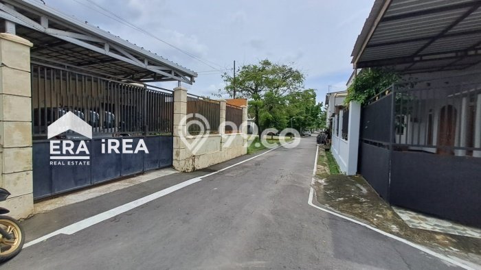 Dijual Rumah 7 Kamar Lokasi Strategis Bagus dan Strategis di Colomadu Dijual Rumah 7 Kamar Lokasi Strategis Bagus dan Strategis di Colomadu