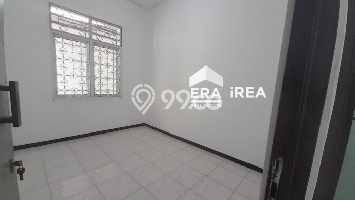 Lokasi strategis! Rumah siap pakai disewakan di Solo Baru LB 100m2 Lokasi strategis! Rumah siap pakai disewakan di Solo Baru LB 100m2