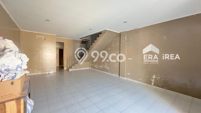 Ruko di Pasar Kliwon, Luas 150m2m², For Rent, Area Bisnis, Ready Untuk Dihuni Ruko di Pasar Kliwon, Luas 150m2m², For Rent, Area Bisnis, Ready Untuk Dihuni