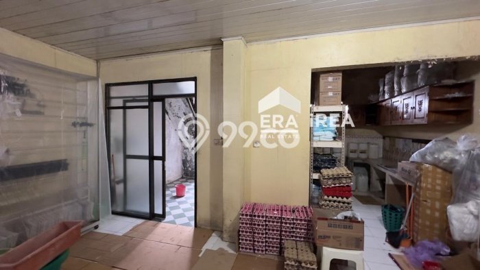 FOR SALE! Ruko di Banjarsari Solo, LT 126m2, LB 225m2 FOR SALE! Ruko di Banjarsari Solo, LT 126m2, LB 225m2