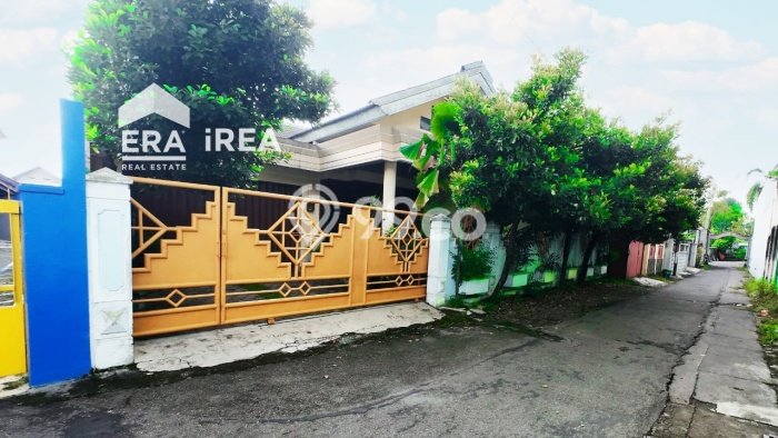 For Sale! Luxury House LT 425m2 Desain Elegan di Penumping For Sale! Luxury House LT 425m2 Desain Elegan di Penumping