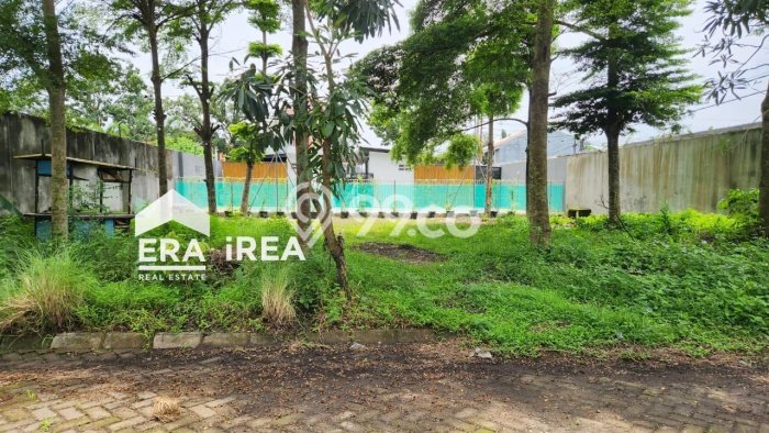 Lahan Strategis di Solo Baru Dijual dengan Luas 194m2 Lahan Strategis di Solo Baru Dijual dengan Luas 194m2