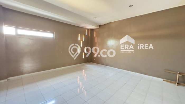 Ruko di Pasar Kliwon, Luas 150m2m², For Rent, Area Bisnis, Ready Untuk Dihuni Ruko di Pasar Kliwon, Luas 150m2m², For Rent, Area Bisnis, Ready Untuk Dihuni