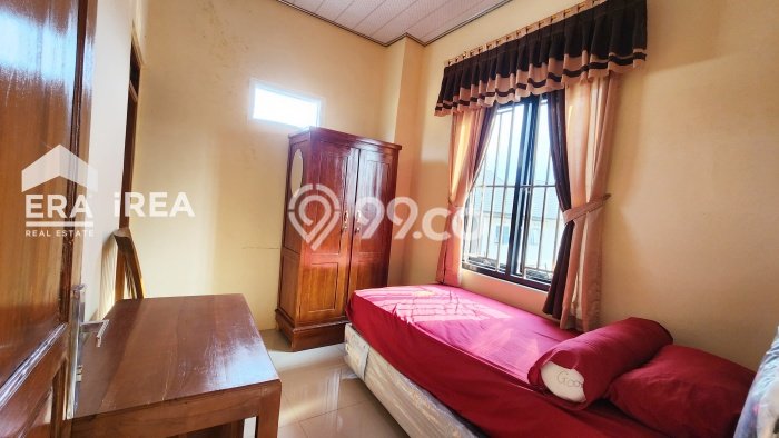 Rumah Kost untuk Dijual di Jebres dengan 66 KT, 66 KM, Luas 950m2 Rumah Kost untuk Dijual di Jebres dengan 66 KT, 66 KM, Luas 950m2