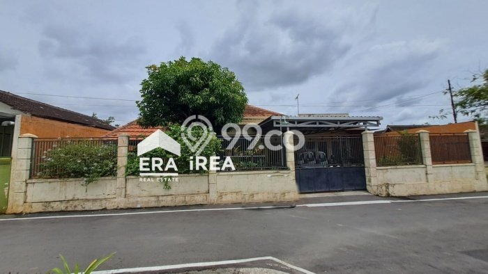 Dijual Rumah 7 Kamar Lokasi Strategis Bagus dan Strategis di Colomadu Dijual Rumah 7 Kamar Lokasi Strategis Bagus dan Strategis di Colomadu