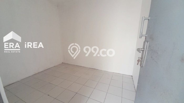Lokasi strategis! Rumah siap pakai disewakan di Solo Baru LB 100m2 Lokasi strategis! Rumah siap pakai disewakan di Solo Baru LB 100m2