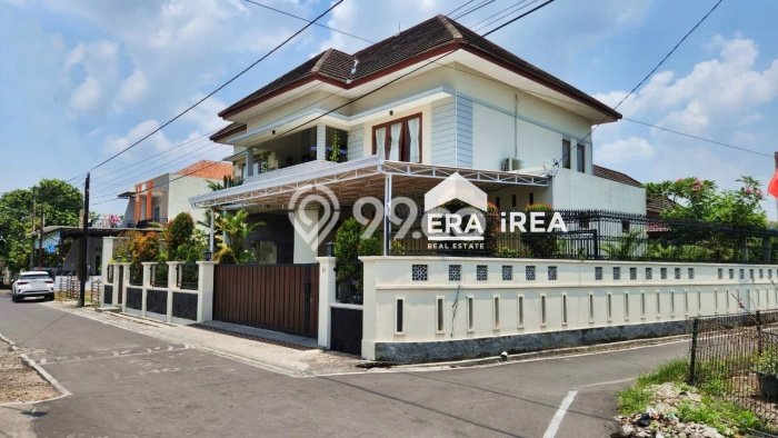 Siap Huni Rumah Mewah 7 Kamar di Solo Baru Dekat ke Mana Saja Siap Huni Rumah Mewah 7 Kamar di Solo Baru Dekat ke Mana Saja