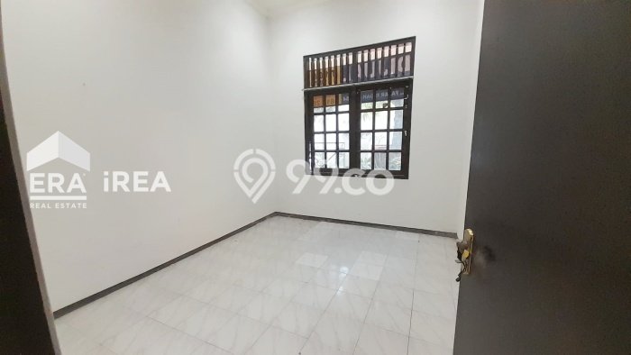 Dijual Rumah 3 Kamar Lokasi Ideal Bagus dan Strategis di Jajar Dijual Rumah 3 Kamar Lokasi Ideal Bagus dan Strategis di Jajar