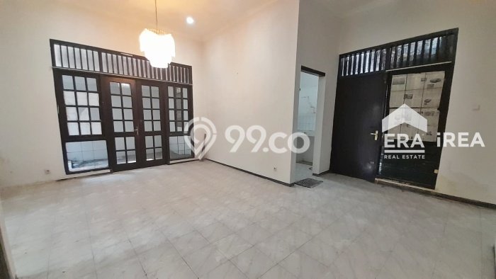 Dijual Rumah 3 Kamar Lokasi Ideal Bagus dan Strategis di Jajar Dijual Rumah 3 Kamar Lokasi Ideal Bagus dan Strategis di Jajar